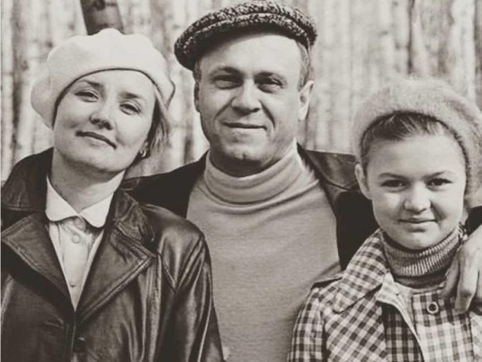 Юлия Меньшова – биография и личная жизнь ведущей с мужем и детьми, фото и фильмы с участием актрисы