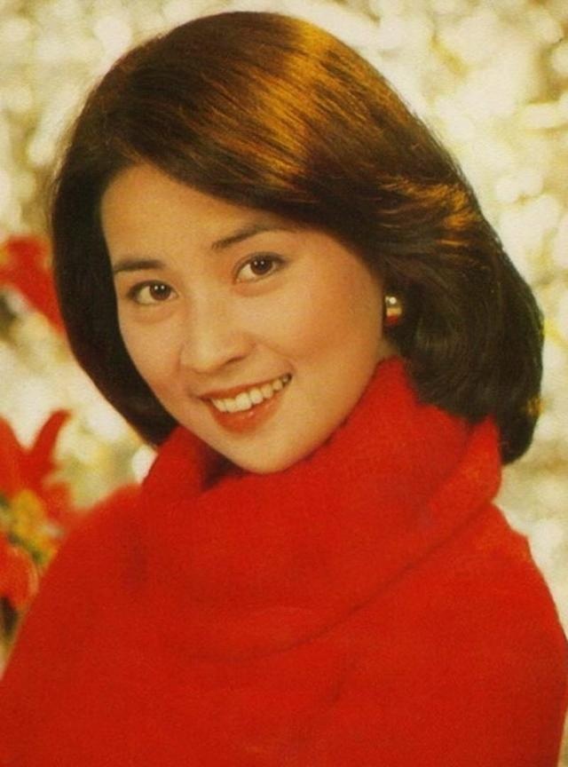 Жена Джеки Чана – Линь Фэнцзяо: личная жизнь актера и дети с супругой