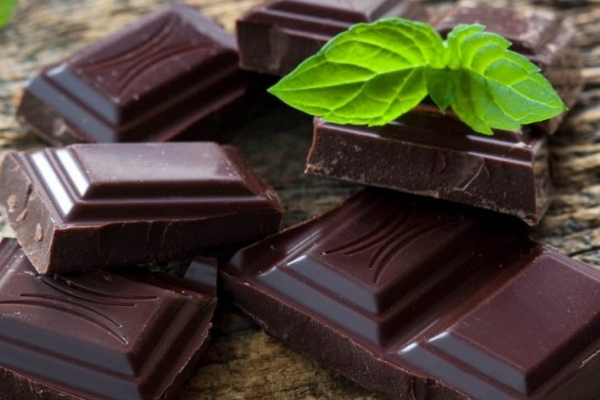 О пользе и вреде горького шоколада для женщины 