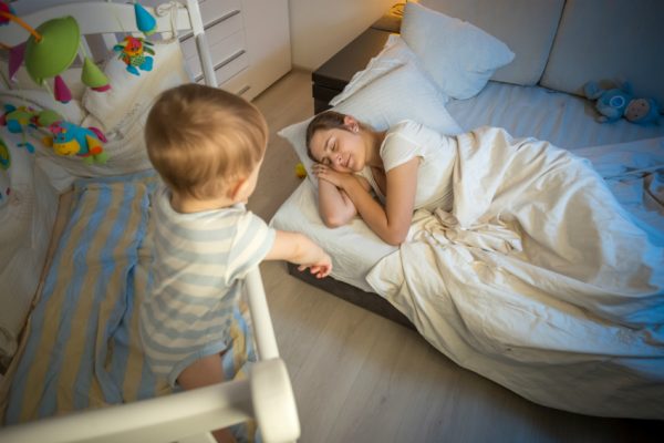 Что делать, если ребенок перепутал день с ночью: секреты спокойного сна малышей 