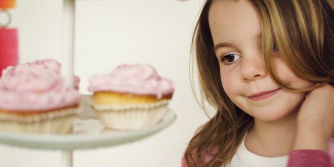 Как может проявляться аллергия на сладкое у детей и как ее лечить 