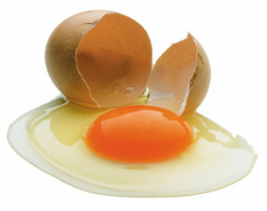 Достоинства и недостатки яиц против перхоти: рецепты и дополнительные процедуры 
