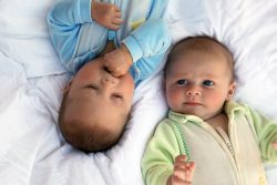 Как появляются родимые пятна у детей? 