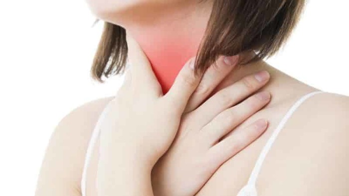 Болит горло и ухо с правой стороны – в чем причины и чем это может быть опасно 