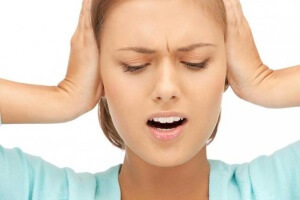 Из-за чего бывает давление в ушах? 