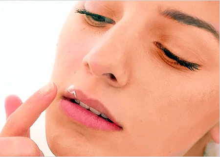 Как передается гepпeс на губах? Риски заражения и способы профилактики 
