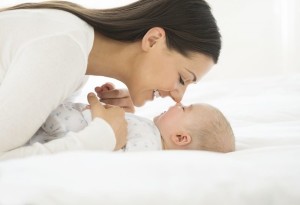 Как правильно почистить нос новорожденного? 