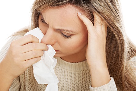 Кровь из носа и головная боль: причины, симптомы и схема терапии 