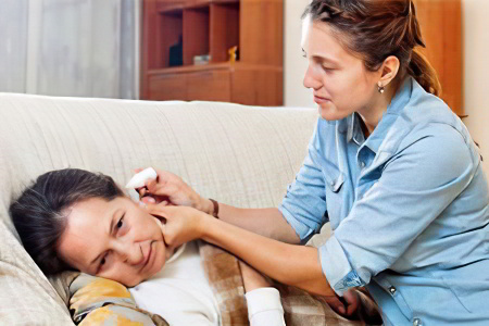 Отит среднего уха: симптомы и лечение у взрослых в домашних условиях 