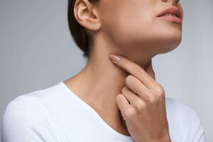 Постоянно болит горло: причины и возможные заболевания 
