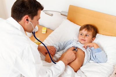 Причины бронхопневмонии у детей, разновидности патологии, хаpaктерные симптомы и особенности лечения 
