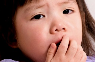 Приступообразный кашель у ребенка без температуры лечение комаровский 