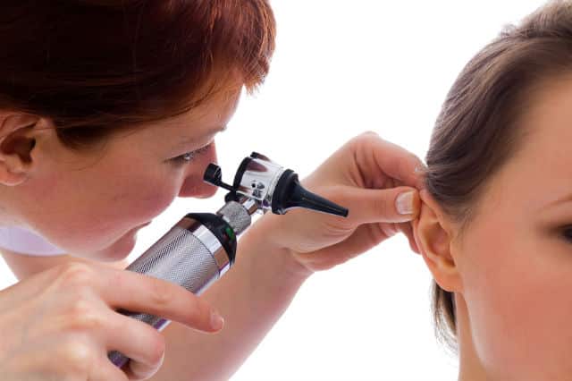 Пульсация в ушах: причины и лечение 
