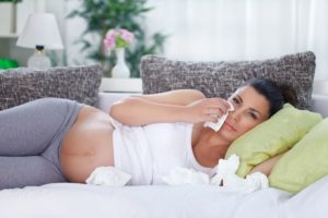Сосудосуживающие капли в нос при беременности: показания, риски для плода, альтернативная замена 