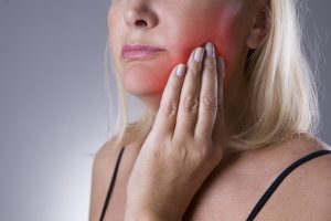 Абсцессы и флегмоны челюстно-лицевой области: методы лечения и опасность заболеваний 
