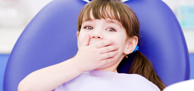 Болит и ноет зуб у ребенка — что делать, если нужно быстро обезболить в домашних условиях и что можно давать детям? 