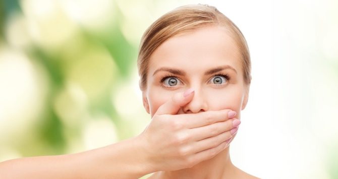 Причины кислого запаха изо рта 