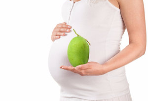 Манго для беременных: полезные свойства и противопоказания 