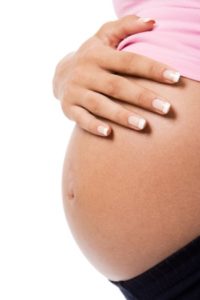 Маникюр и педикюр при беременности: стоит ли делать? 