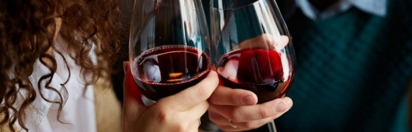 Можно ли пить вино. Польза и вред красного вина. Сколько можно пить вина. Вредно ли пить вино. 