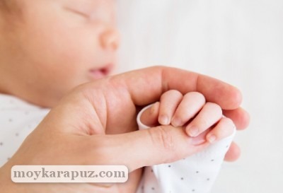 Можно ли подстригать ногти новорожденному или грудному младенцу и как правильно это делать? 