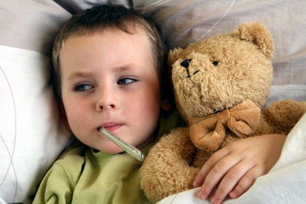 У ребенка температура и больше ничего: что это значит, и что с этим делать? 