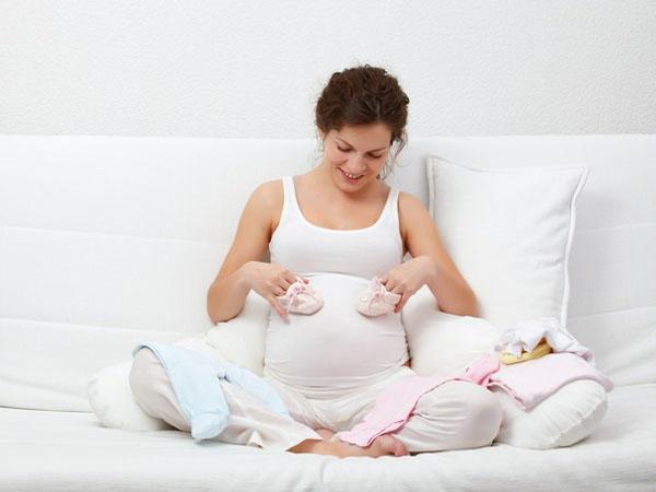 Выполнить или отложить: можно ли во время беременности делать пилинги лица 