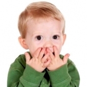 Запах изо рта у ребенка — почему появляется и что делать 