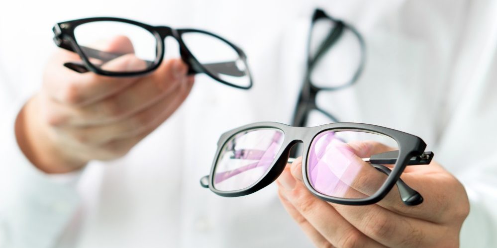 Почему болят глаза после использования очков? 