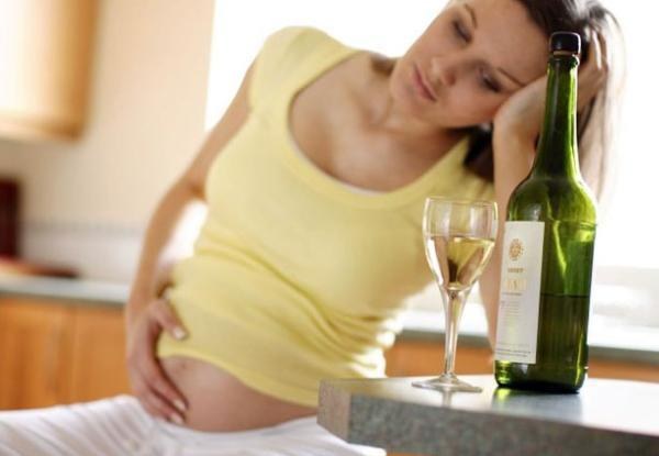 Алкоголь во время беременности: бывают ли допустимые дозы? 