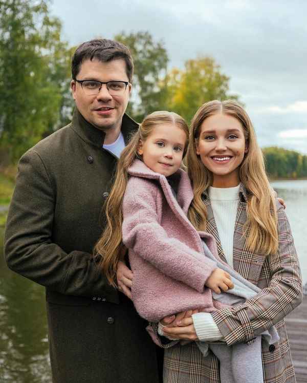  Гарик харламов и его семья фото