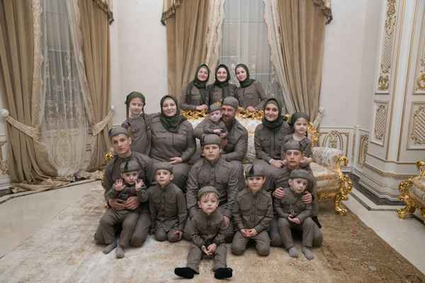 Кадыров и его семья фото