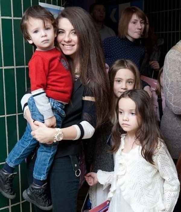  Анна плетнева с мужем и детьми