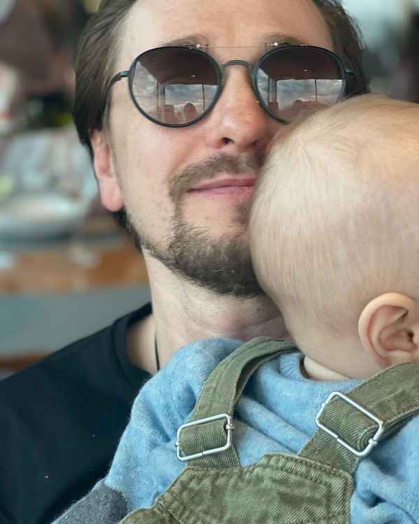 Сергeй Безруков обнародовал редкое фото своего самого младшего сына, рожденного от известного режиссера