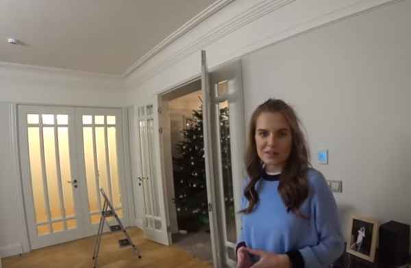 Для счастья не хватало богатого мужа и роскошных апартаментов: Дарья Клюкина провела экскурсию по стерильно-белой квартире