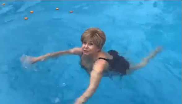 Нестареющая Ангелина Вовк показала подтянутую фигуру в купальнике: "Мне нравится то, что я делаю!"