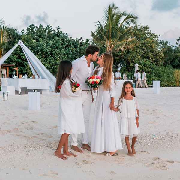 Четвертая свадьба Александра Реввы: популярный шоумен устроил церемонию бpaкосочетания на Мальдивах