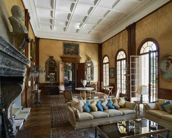 "Это роскошь14 спален, бальный зал, конюшня и 25 оранжерей": Ахметов стал владельцем самого дорогого дома в мире