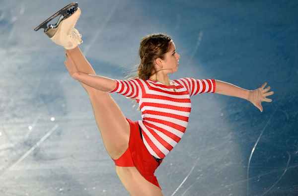 Идеальная фигура через месяц после родов: 22-летняя олимпийская чемпионка Юлия Липницкая бьет новые рекорды