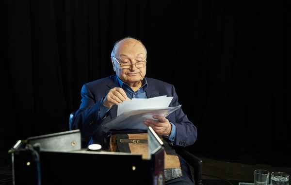 От нас ушел в возрасте 86 лет любимый сатирик Михаил Жванецкий, народного артиста России не стало сегодня