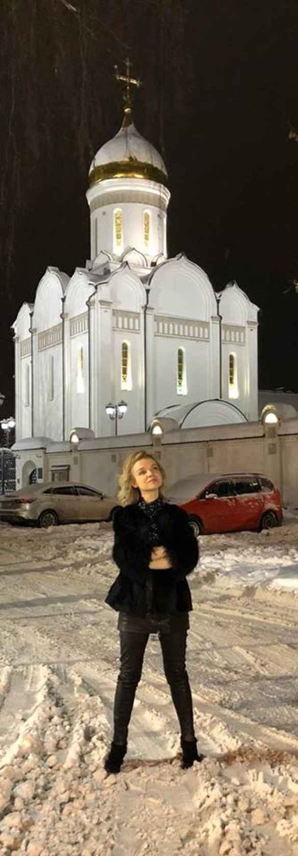 Виталина Цымбалюк-Романовская в распутном виде отправилась в храм просить помощи у Бога