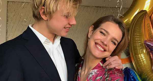 16-летний сын Натальи Водяновой обзавелся симпатичной подружкой и уже познакомил ее с мамой