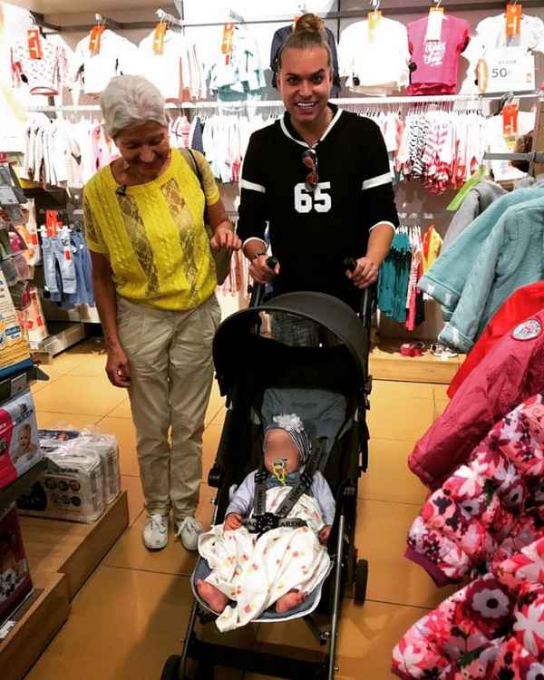 "Свершилось чудо!": престарелая жена-пенсионерка подарила счастливому Гогену Солнцеву малыша