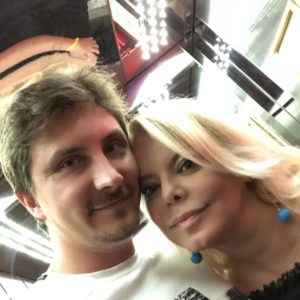 Вот что делает любовь: 51-летняя Яна Поплавская хорошеет на глазах рядом с молодым возлюбленным