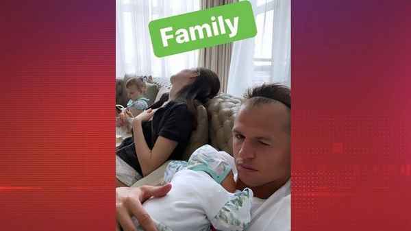 «Папина копия»: Дмитрий Тарасов и Анастасия Костенко впервые показали лицо новорожденной дочери