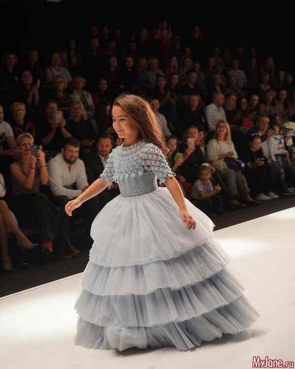 «Дебют принцессы Софии на подиуме»: дочь Ани Лорак стала яркой звездой на московской Неделе моды