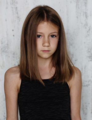 Мария Лобанова — начинающая юная актриса, родь Даши в фильме "Тренер"