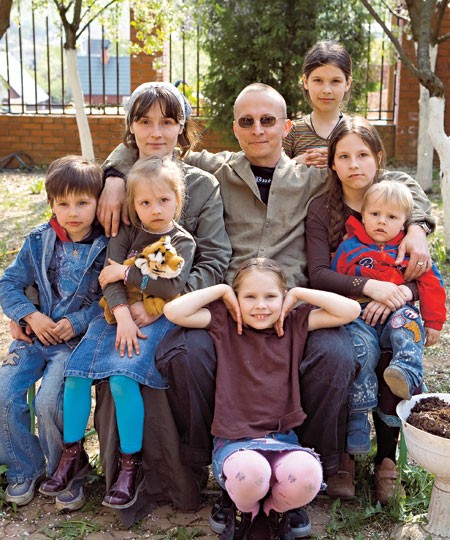 Многодетные звезды России: Наталья Водянова, Иван Охлобыстин и еще 4 семьи, в которых много детей