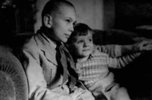Андрей Кончаловский: фильмы режиссера, биография и фото с женой Юлией Высоцкой
