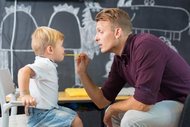 Короткая уздечка языка – причина проблем развития у детей 